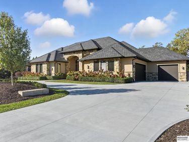 17445 Valley Drive, Omaha, NE 68130