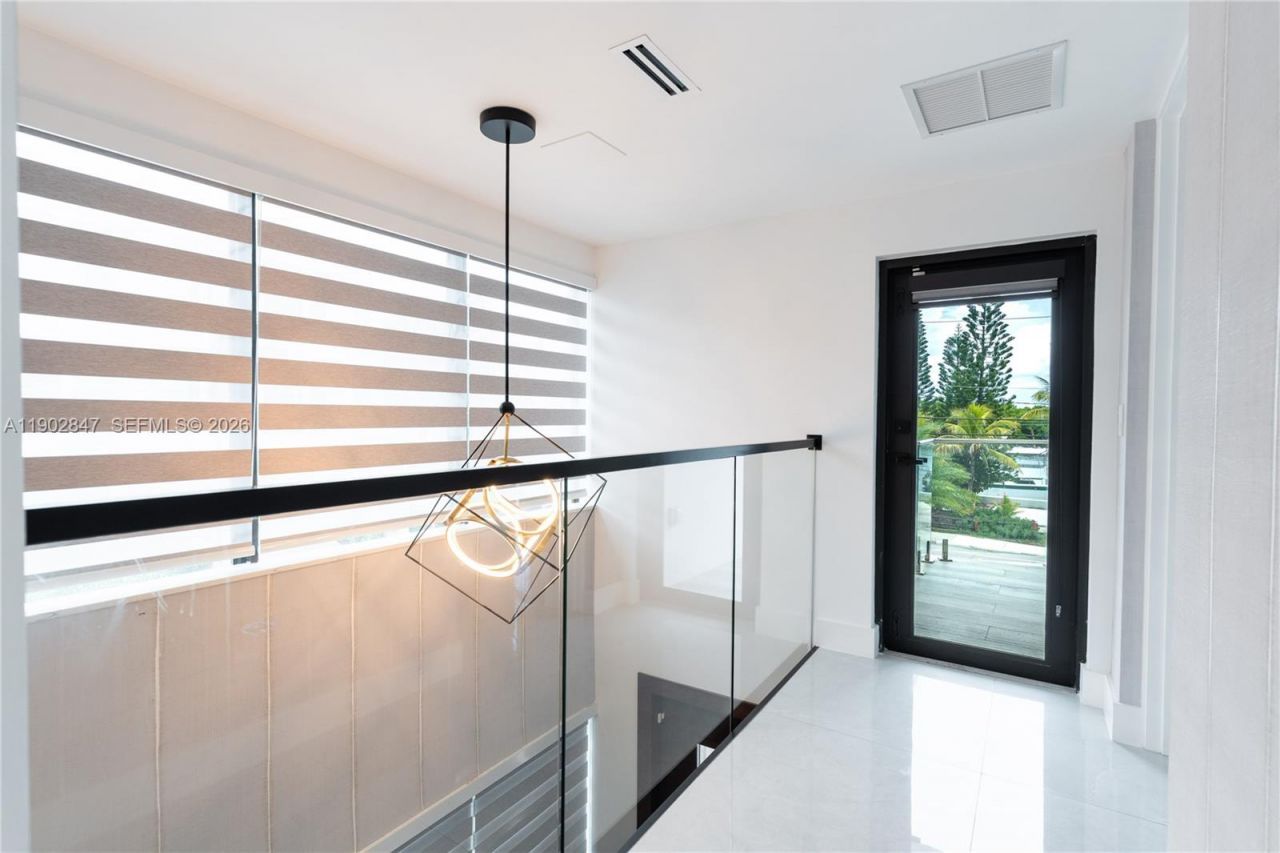 5601 N Ocean Dr, Hollywood, FL 33019 Photo