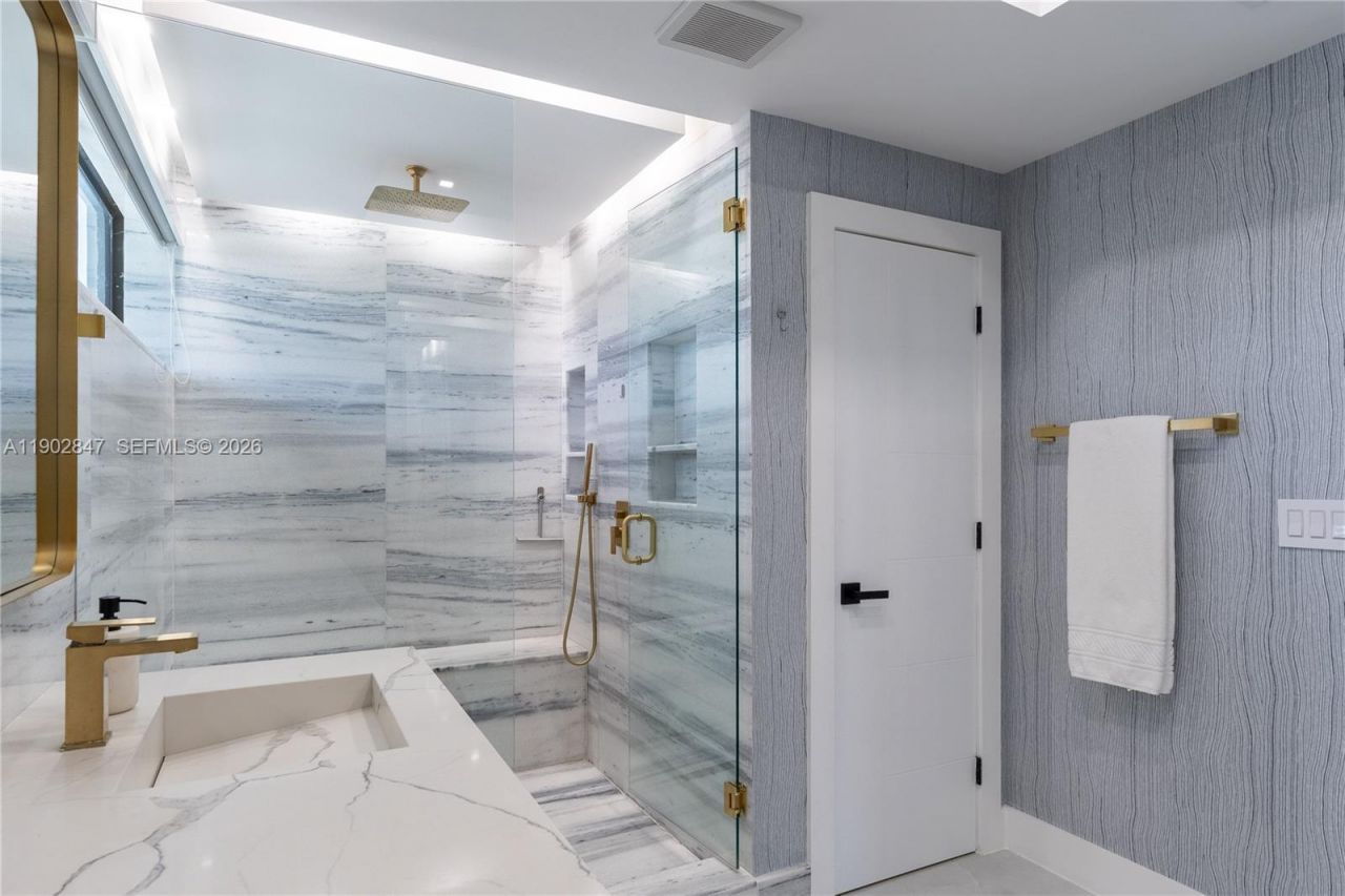 5601 N Ocean Dr, Hollywood, FL 33019 Photo