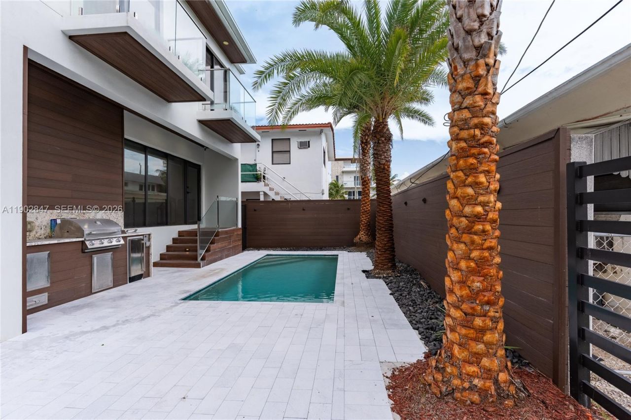 5601 N Ocean Dr, Hollywood, FL 33019 Photo