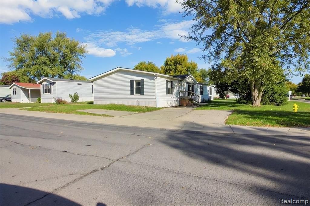 85 Oak Ridge, Monroe Township, MI 48161 Main Photo