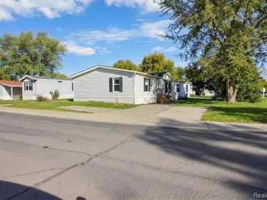 85 Oak Ridge, Monroe Twp, MI 48161