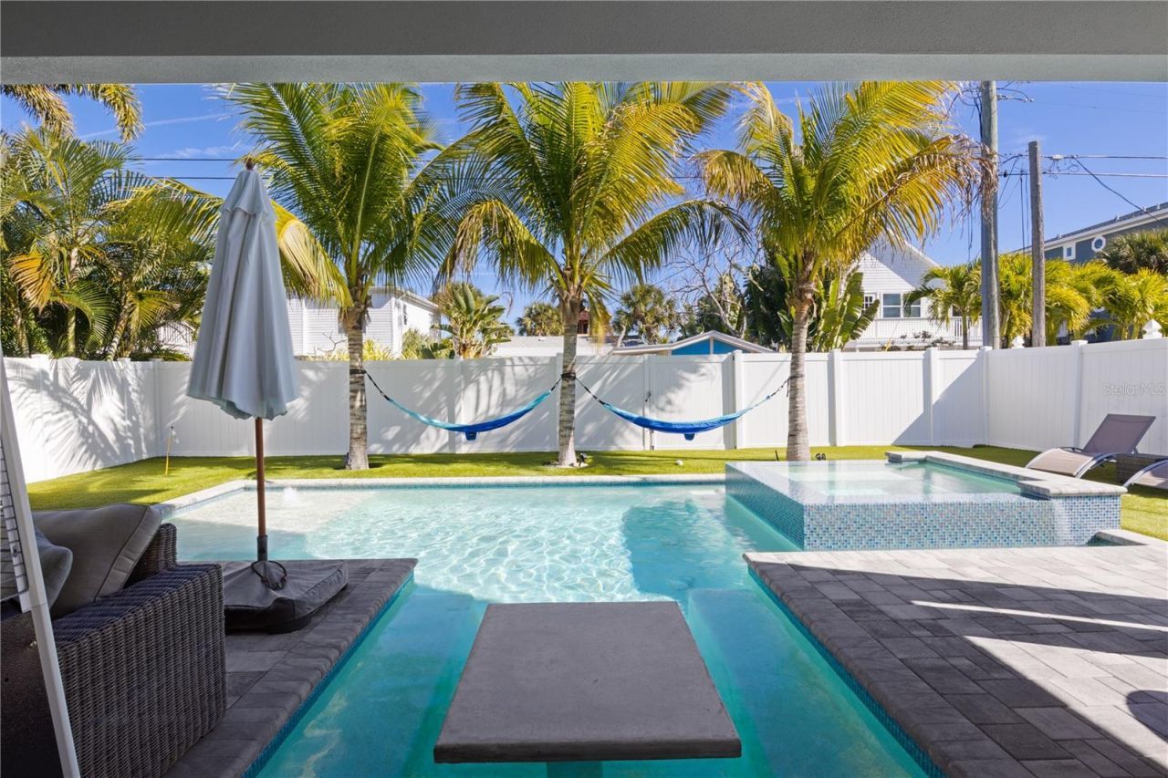 2305 Avenue C, Bradenton Beach, FL 34217 Photo