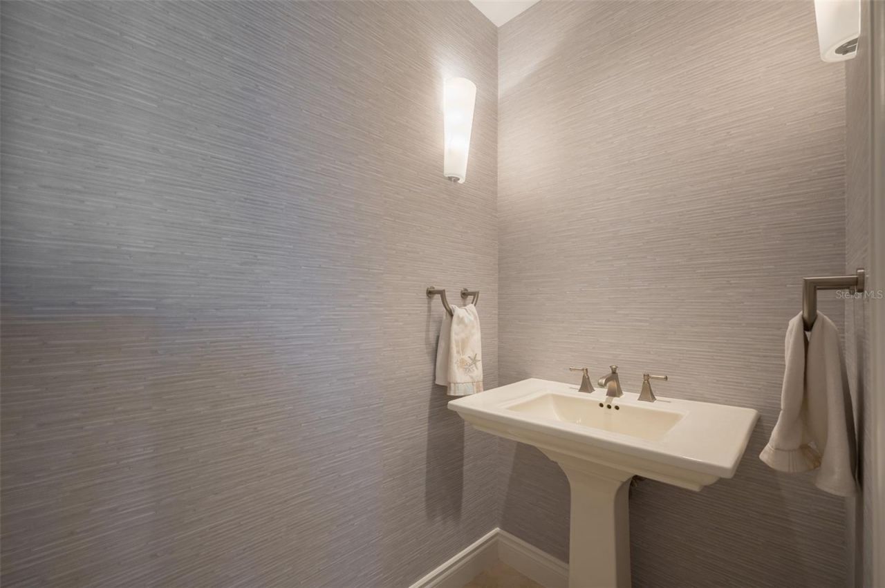 2050 Benjamin Franklin Drive, Unit A601, Sarasota, FL 34236 Photo