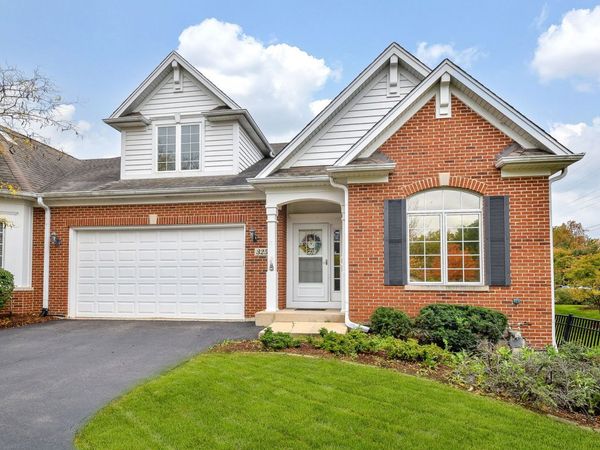 325 Delnor Glen Drive, Unit 325, St. Charles, IL 60174
