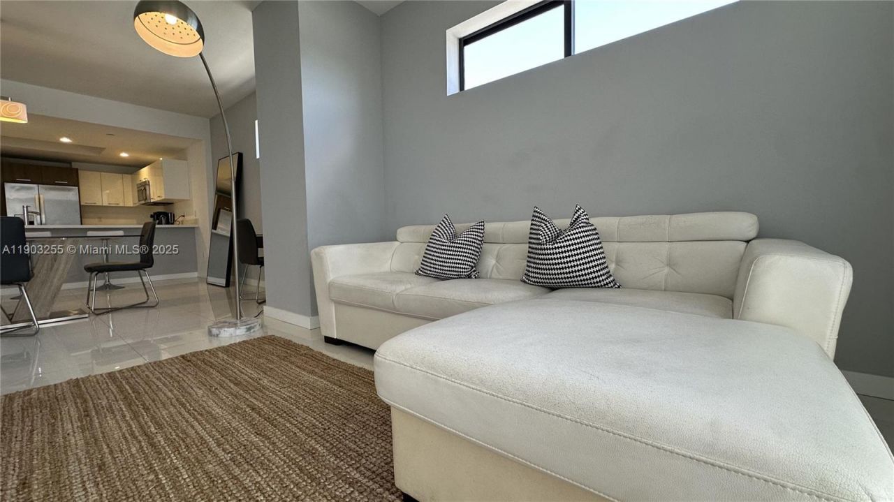 1120 98th St, Unit 303, Bay Harbor Islands, FL 33154 Photo