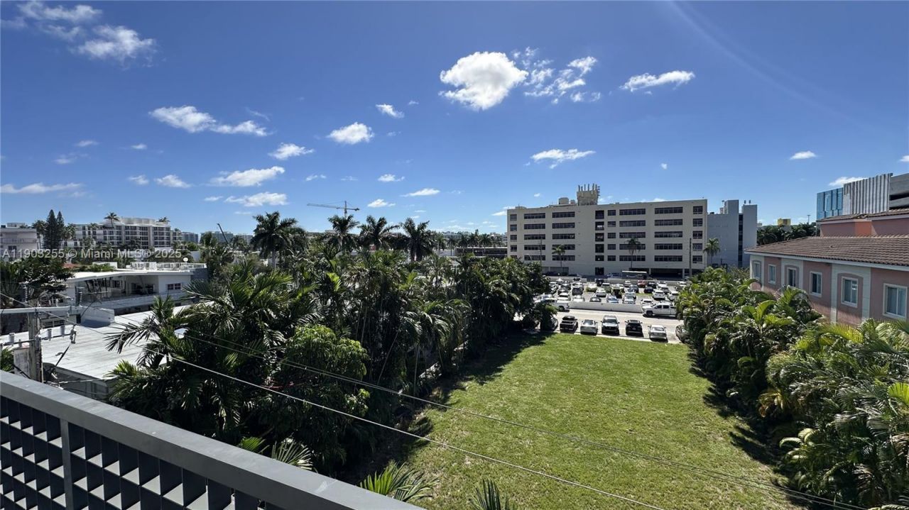 1120 98th St, Unit 303, Bay Harbor Islands, FL 33154 Photo