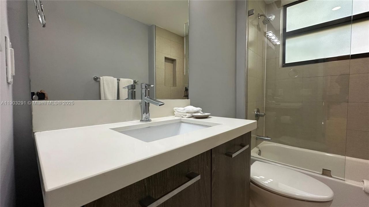 1120 98th St, Unit 304, Bay Harbor Islands, FL 33154 Photo