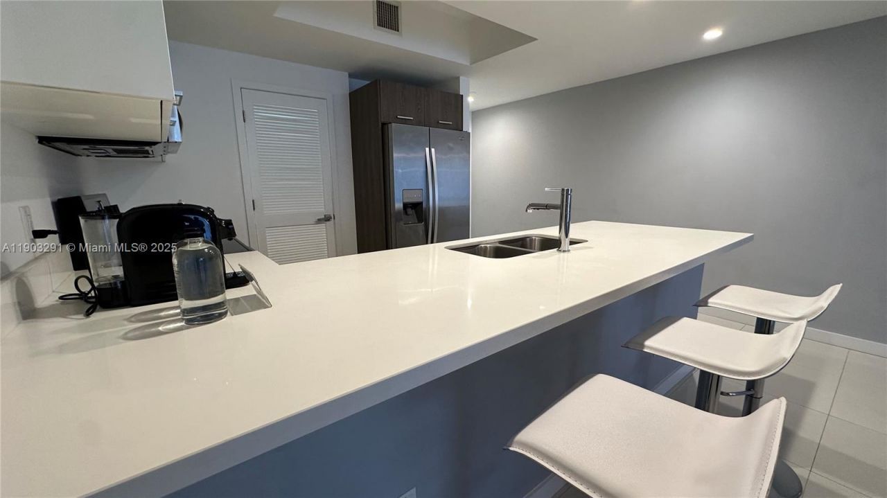 1120 98th St, Unit 304, Bay Harbor Islands, FL 33154 Photo