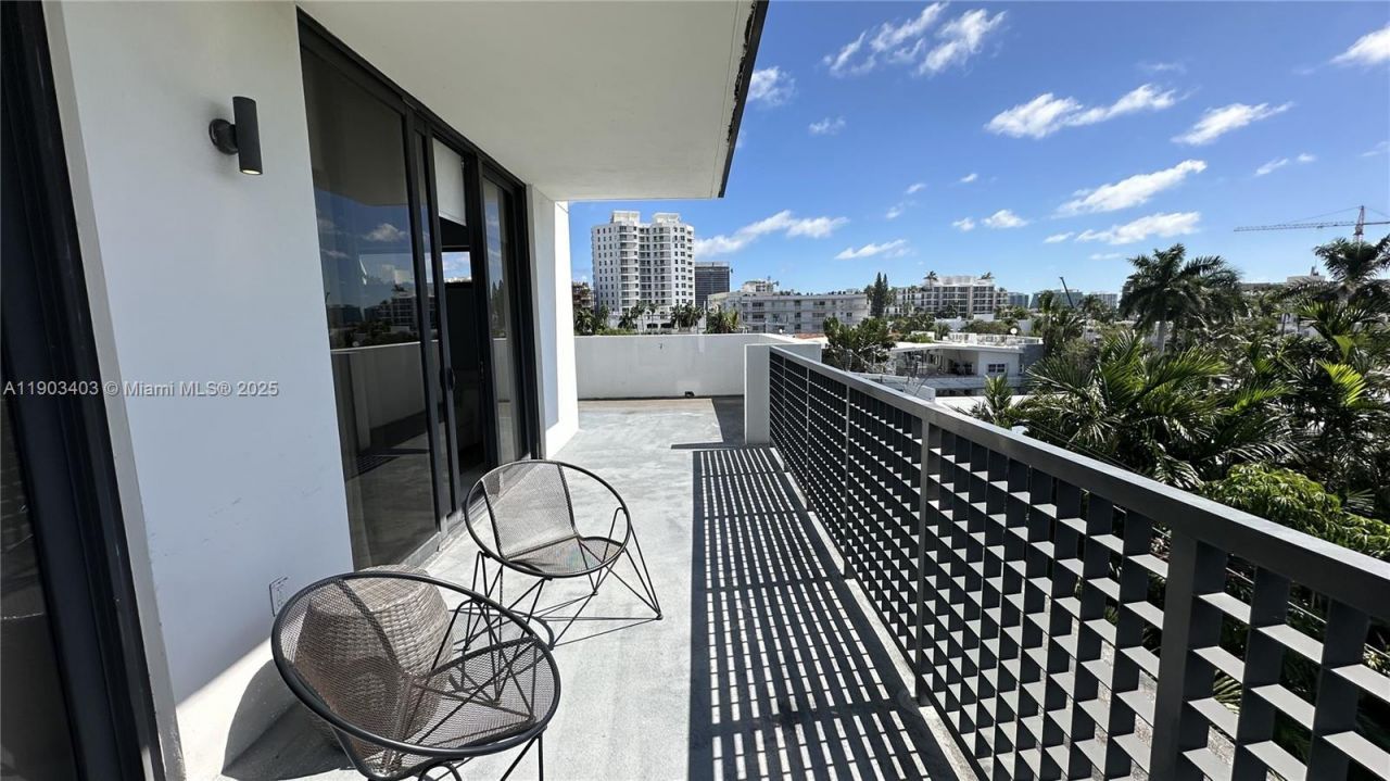 1120 98th St, Unit 403, Bay Harbor Islands, FL 33154 Photo