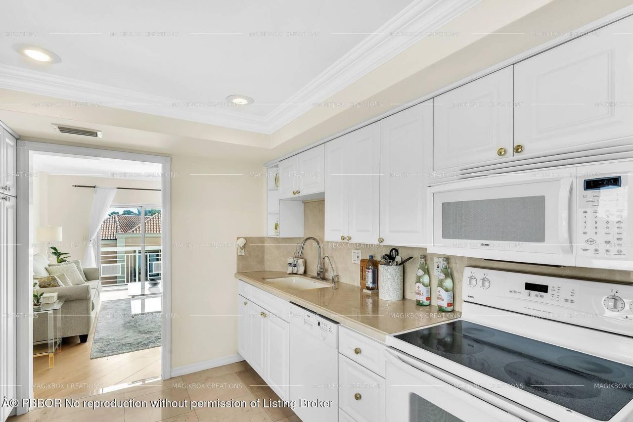 250 Bradley Place, Unit 402, Palm Beach, FL 33480 Photo