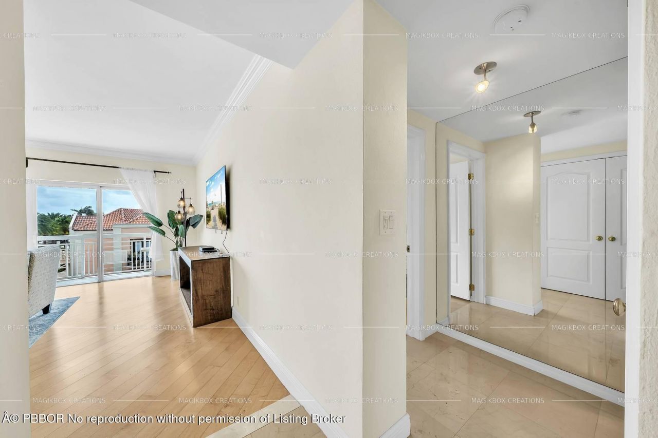 250 Bradley Place, Unit 402, Palm Beach, FL 33480 Photo