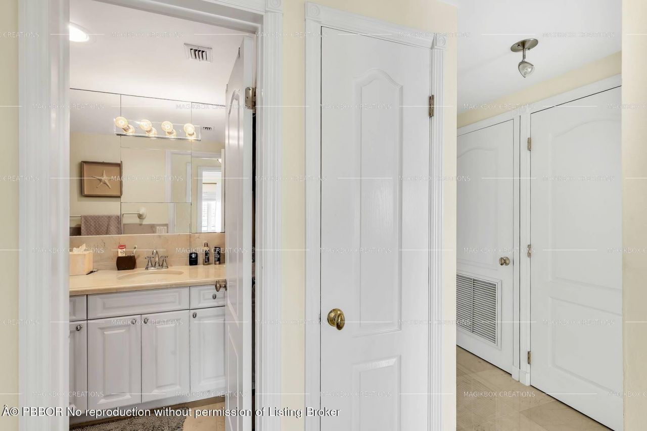 250 Bradley Place, Unit 402, Palm Beach, FL 33480 Photo