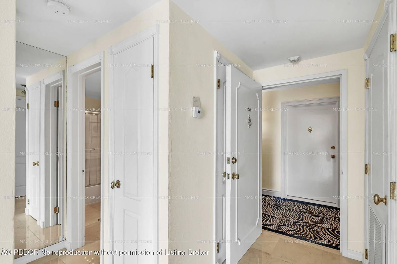250 Bradley Place, Unit 402, Palm Beach, FL 33480 Photo