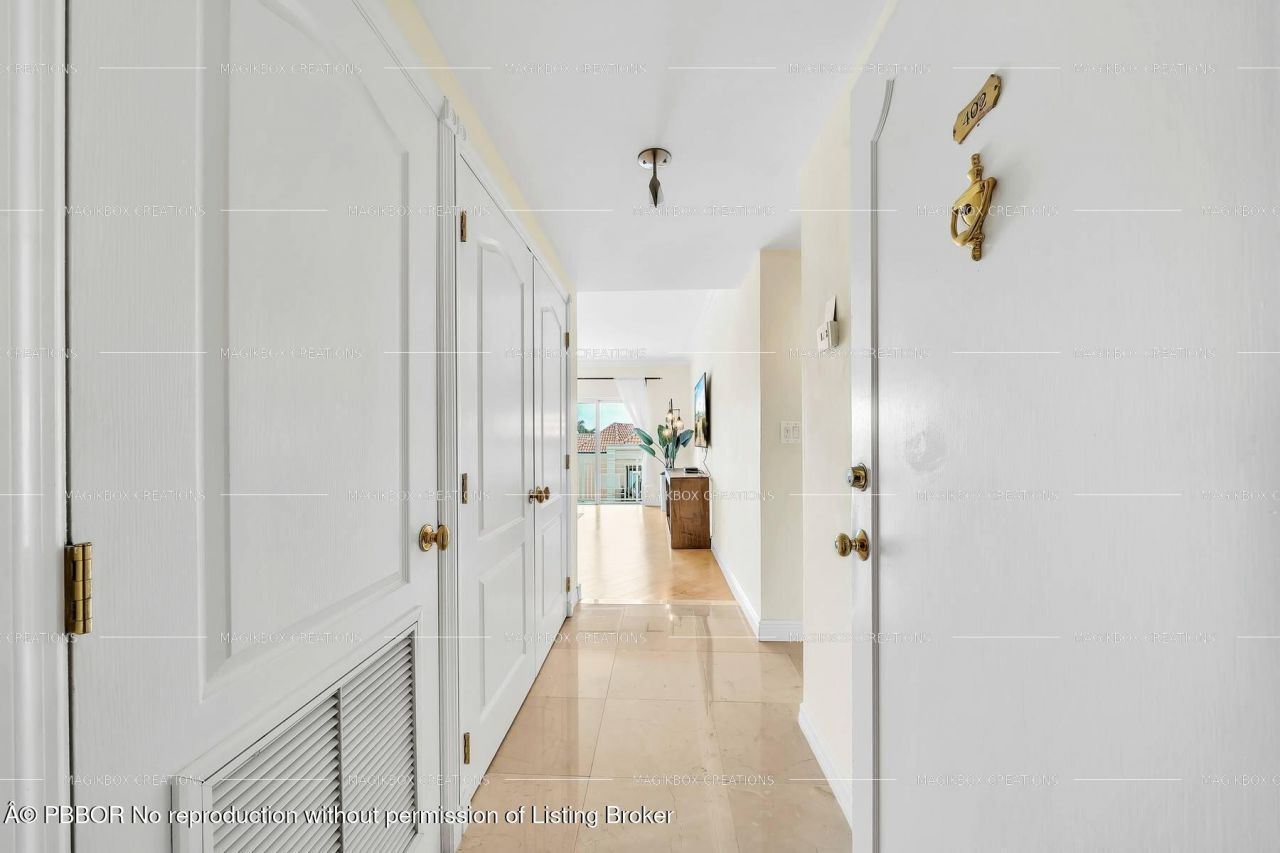 250 Bradley Place, Unit 402, Palm Beach, FL 33480 Photo