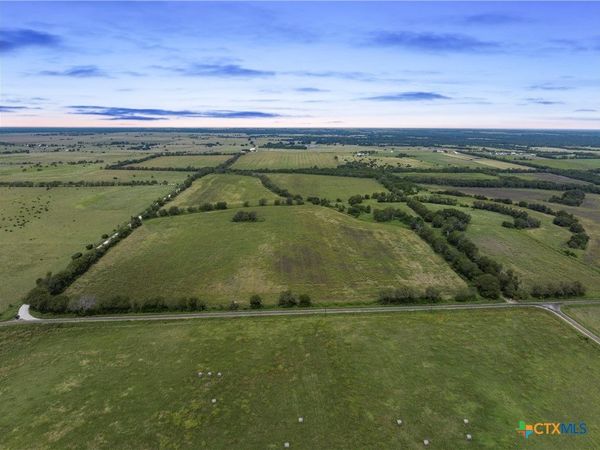 902 Mattlage Road , Crawford, TX 76638