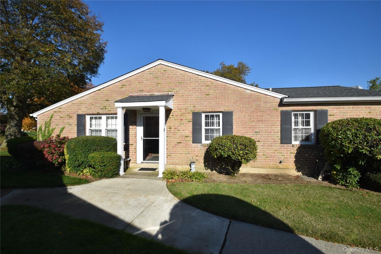 44 Harbor Road N, Amityville, NY 11701 Main Photo