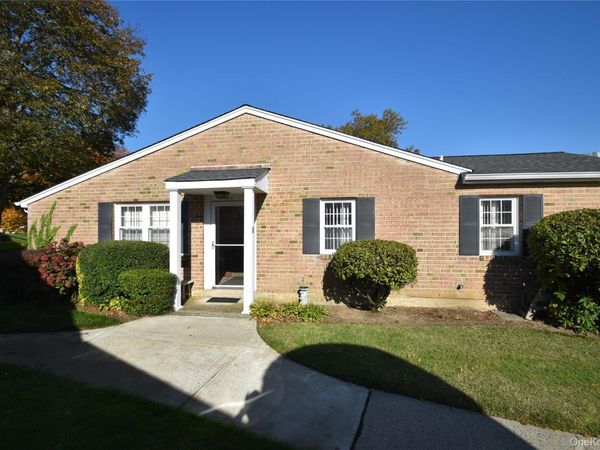 44 Harbor Road N, Amityville, NY 11701