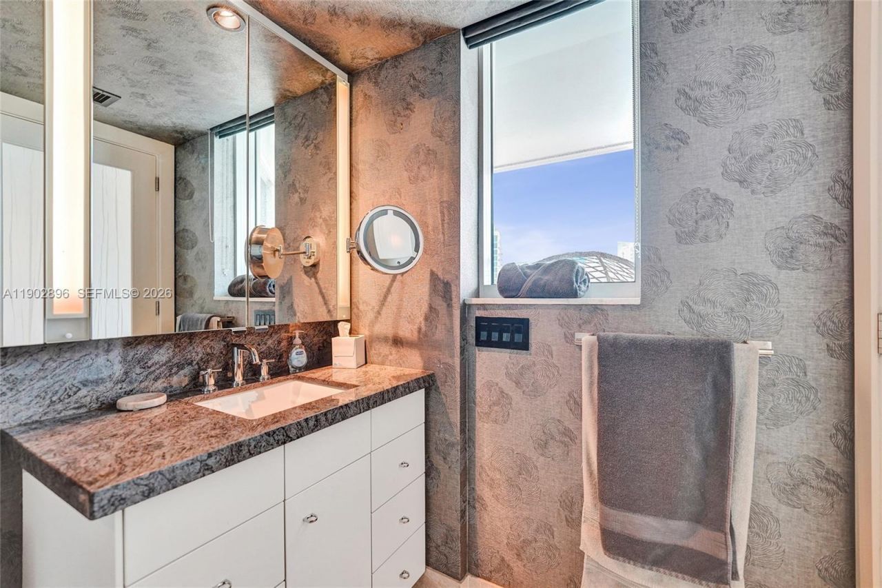 411 N New River Dr E, Unit 3703, Fort Lauderdale, FL 33301 Photo