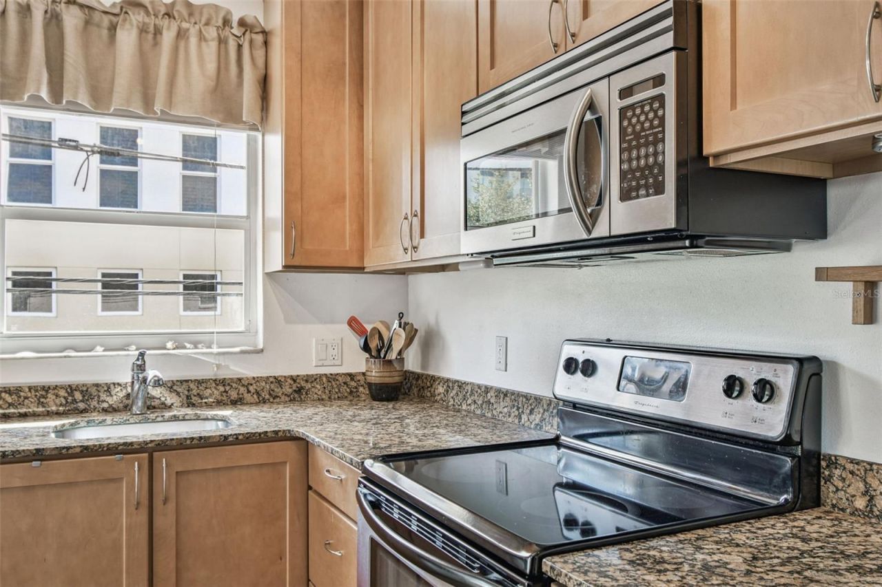 210 6th Avenue N, Unit 9, Saint Petersburg, FL 33701 Photo