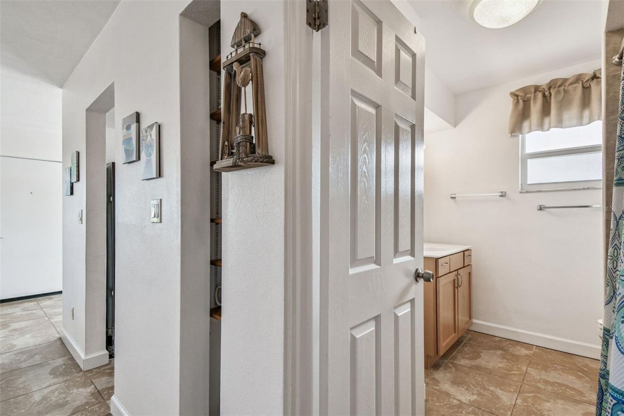 210 6th Avenue N, Unit 9, Saint Petersburg, FL 33701 Photo