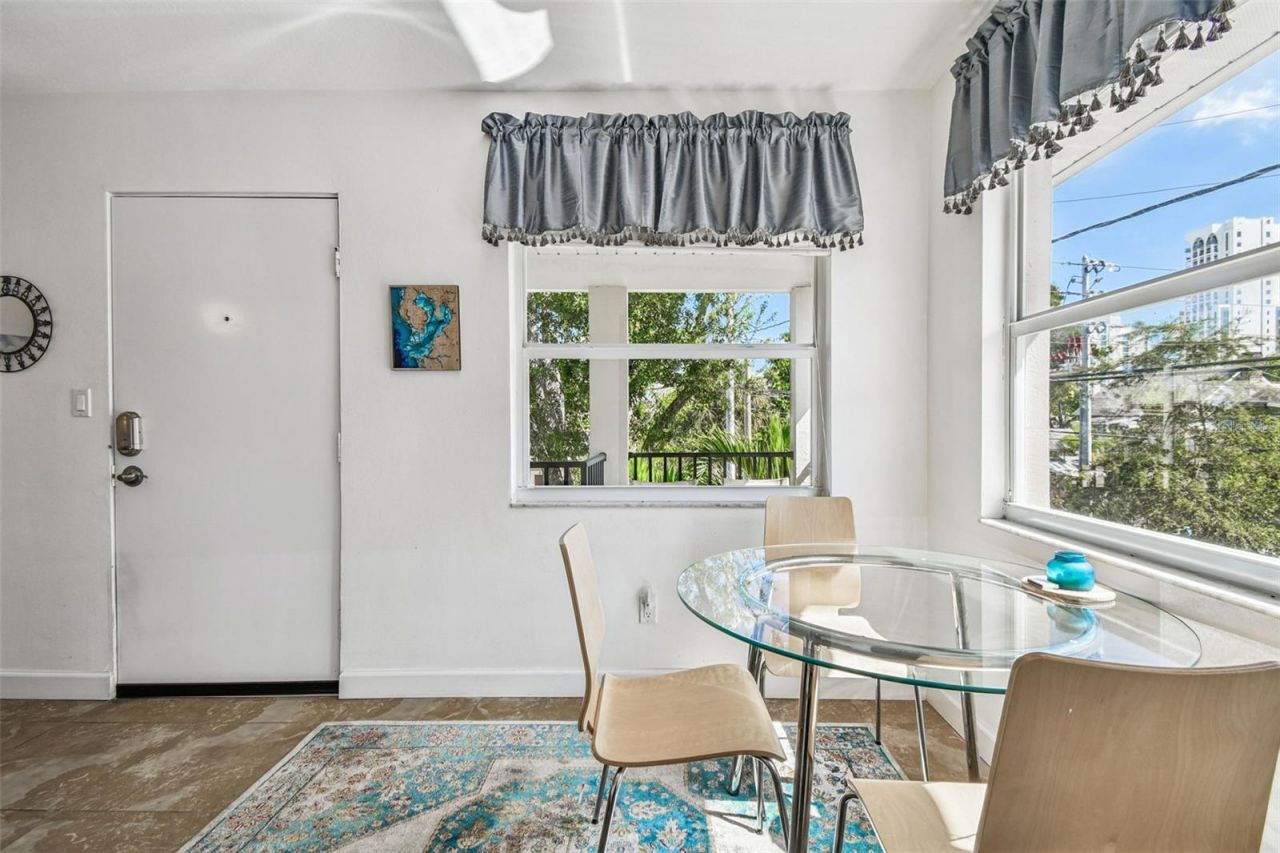 210 6th Avenue N, Unit 9, Saint Petersburg, FL 33701 Photo