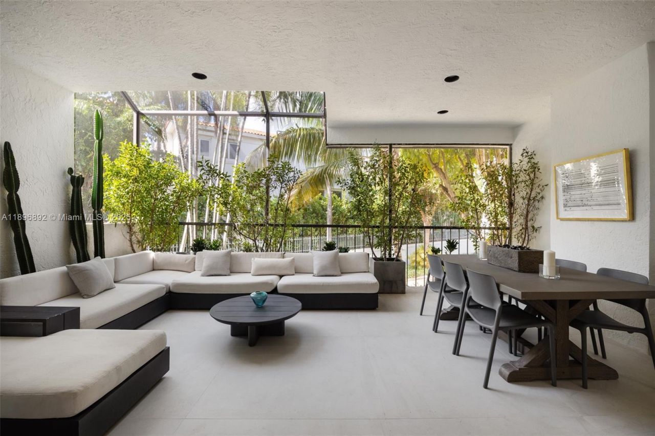 2000 S Bayshore Dr, Unit 4, Coconut Grove, FL 33133 Photo