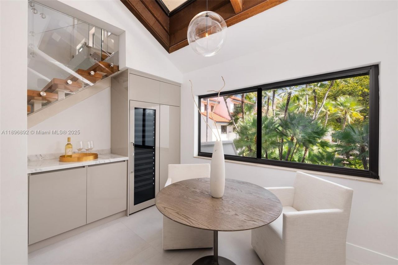 2000 S Bayshore Dr, Unit 4, Coconut Grove, FL 33133 Photo