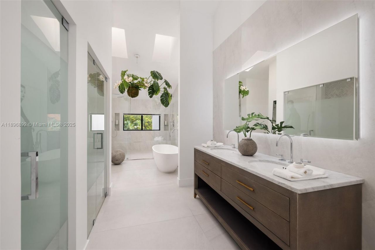 2000 S Bayshore Dr, Unit 4, Coconut Grove, FL 33133 Photo