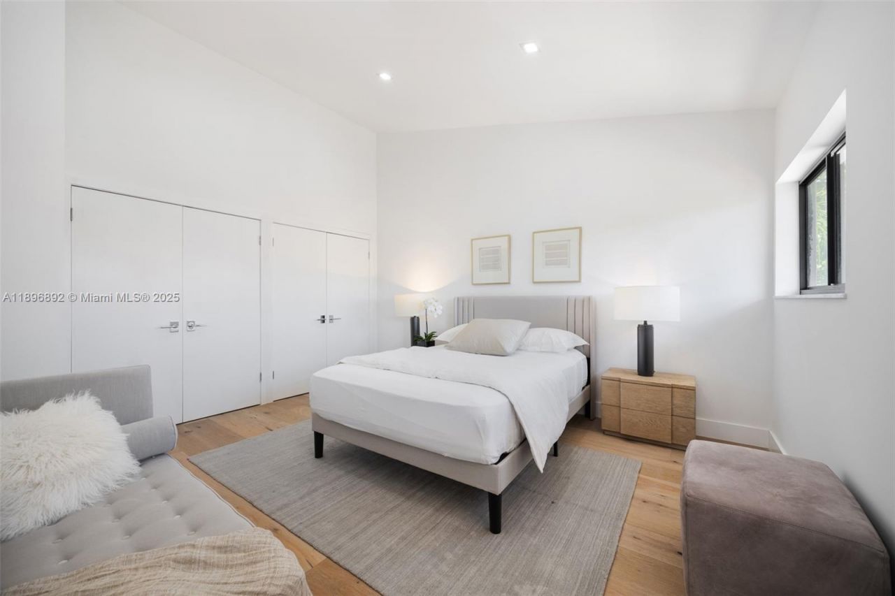 2000 S Bayshore Dr, Unit 4, Coconut Grove, FL 33133 Photo