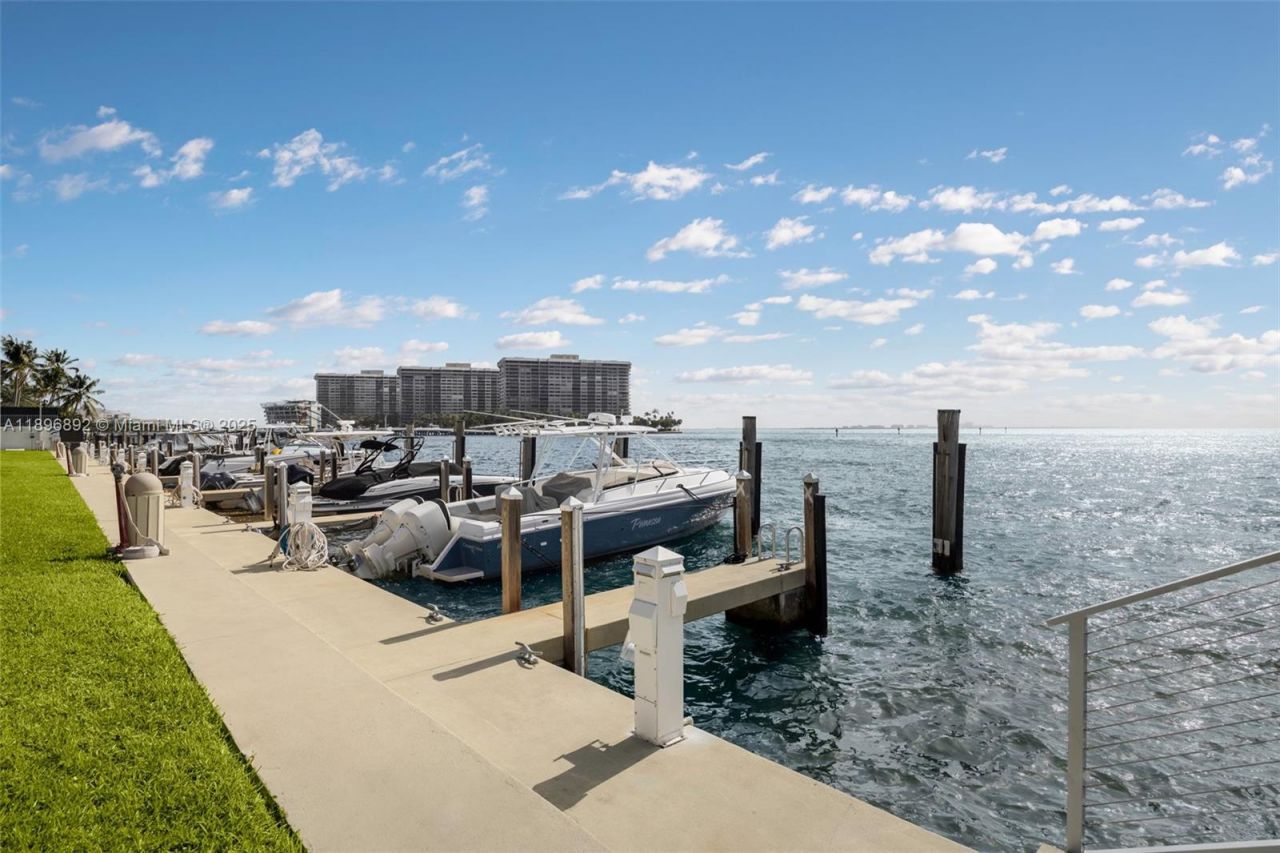 2000 S Bayshore Dr, Unit 4, Coconut Grove, FL 33133 Photo