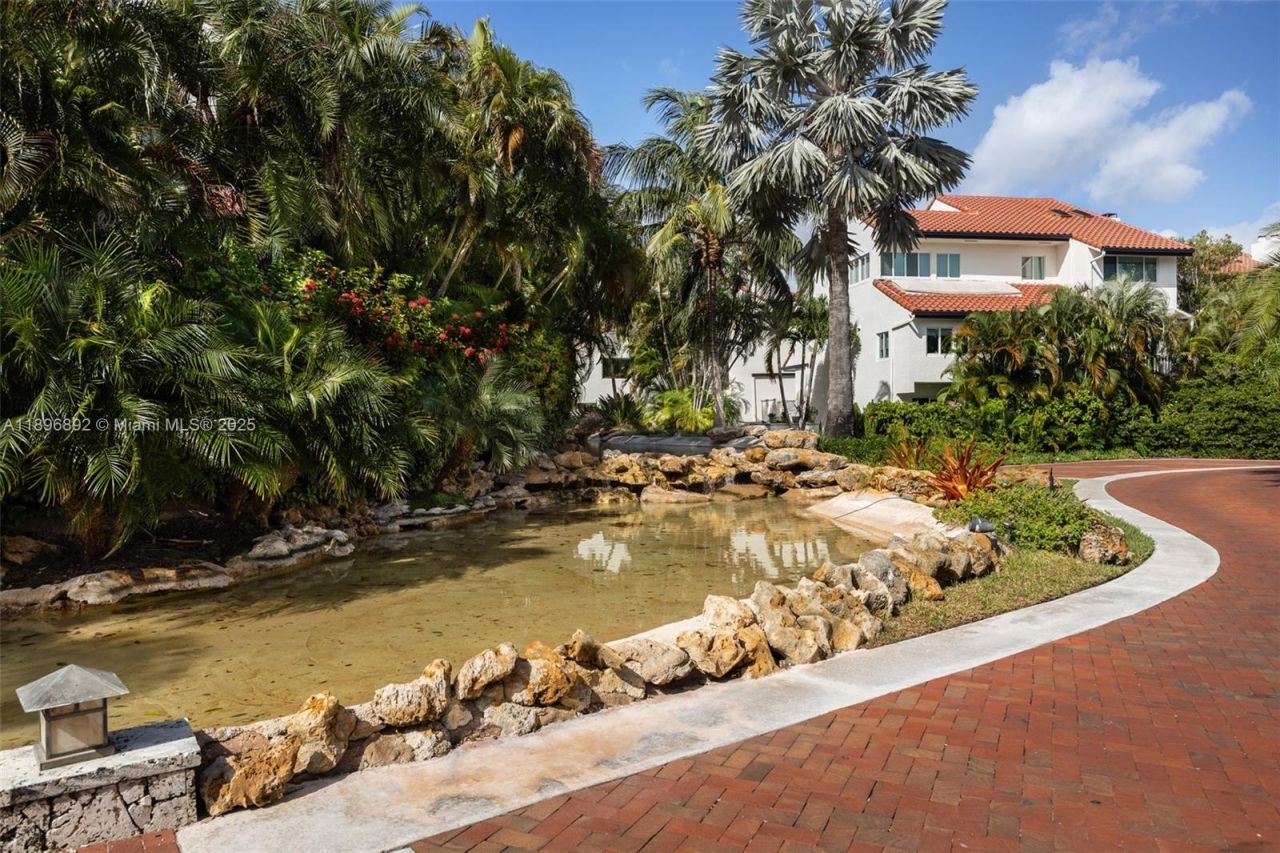 2000 S Bayshore Dr, Unit 4, Coconut Grove, FL 33133 Photo