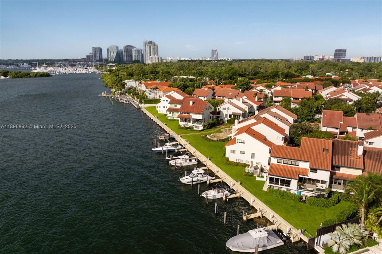 2000 S Bayshore Dr, Unit 4, Coconut Grove, FL 33133 Photo