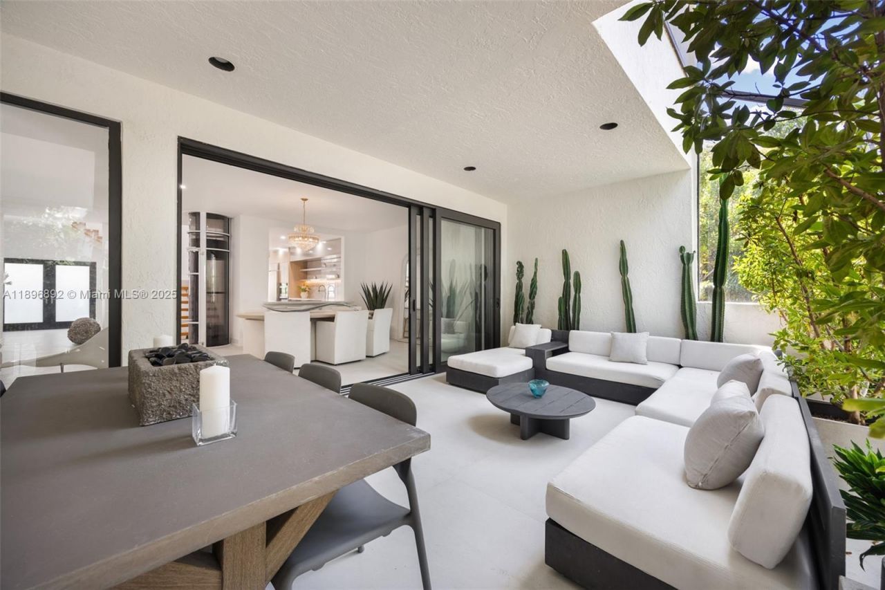 2000 S Bayshore Dr, Unit 4, Coconut Grove, FL 33133 Photo