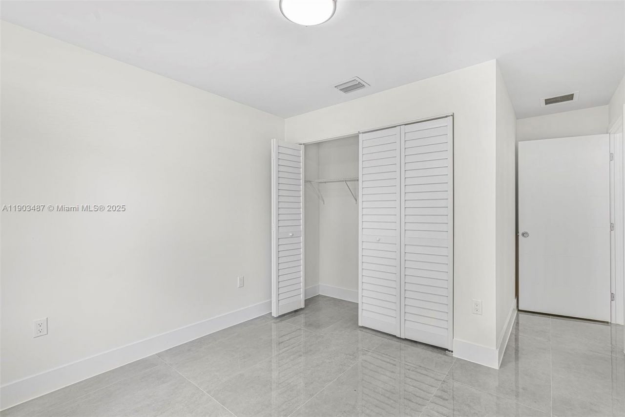 933 NW 50th St, Miami, FL 33127 Photo