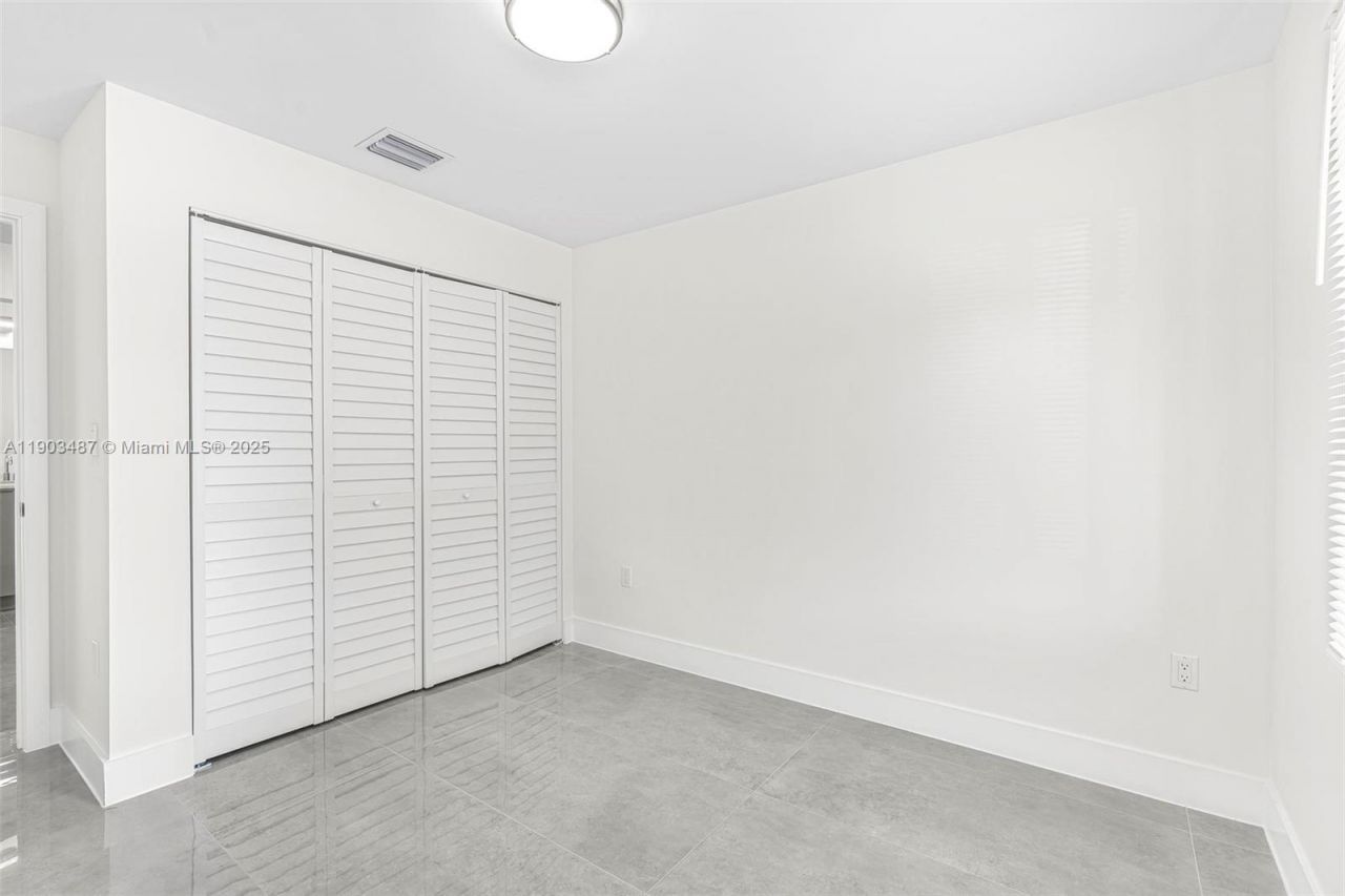 933 NW 50th St, Miami, FL 33127 Photo