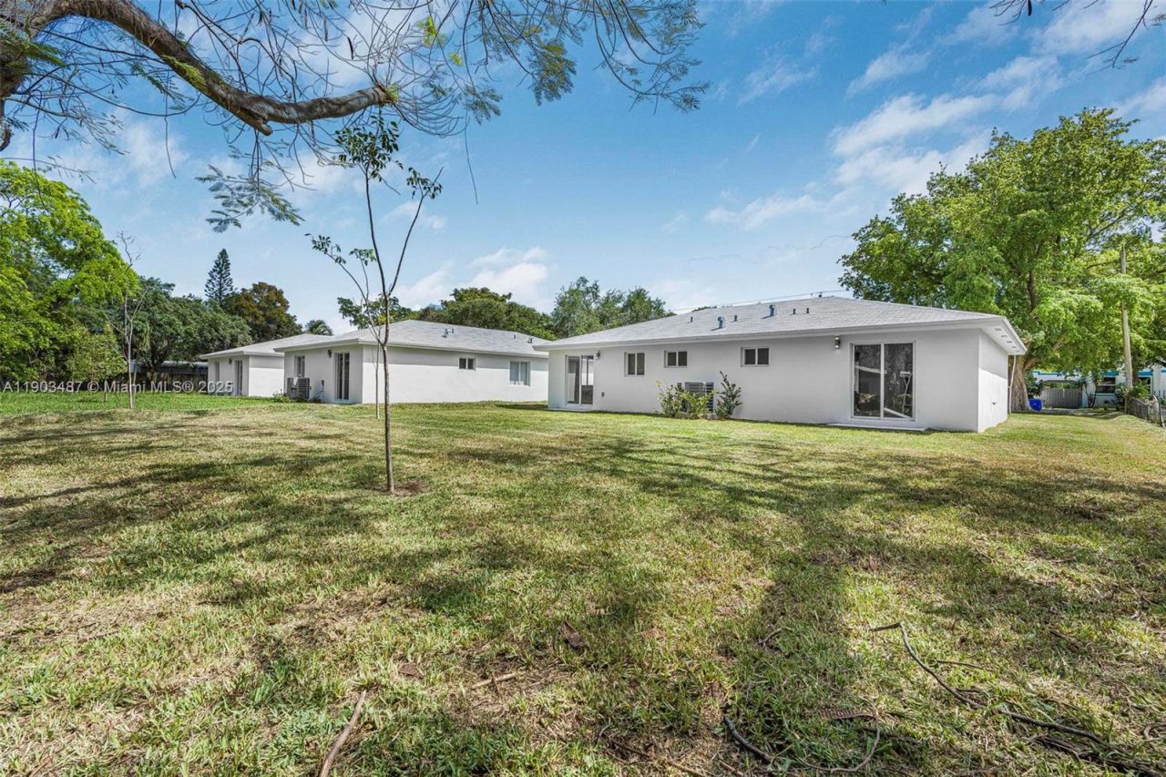 933 NW 50th St, Miami, FL 33127 Photo