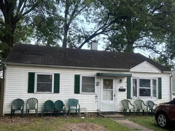 2317 MAPLEWOOD Circle, Evansville, IN 47714