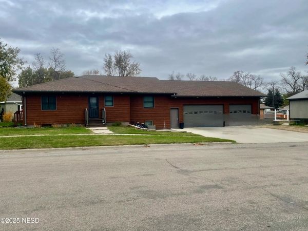 512 3RD AVENUE S, Clear Lake, SD 57226