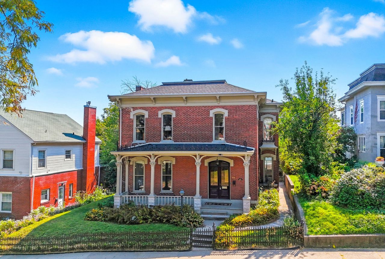 506 W 2nd St, Muscatine, IA 52761 Main Photo