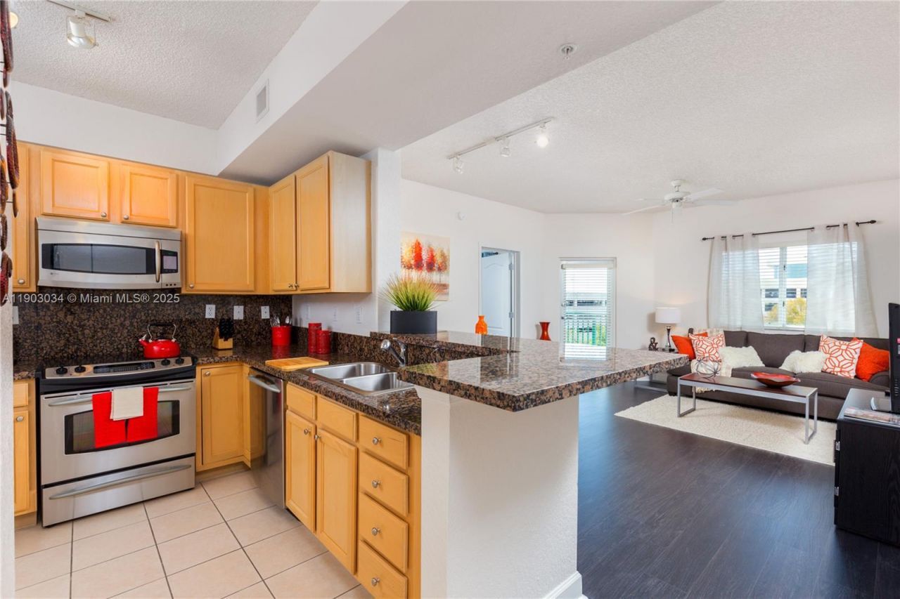 6001 SW 70th St, Unit 610, South Miami, FL 33143 Photo