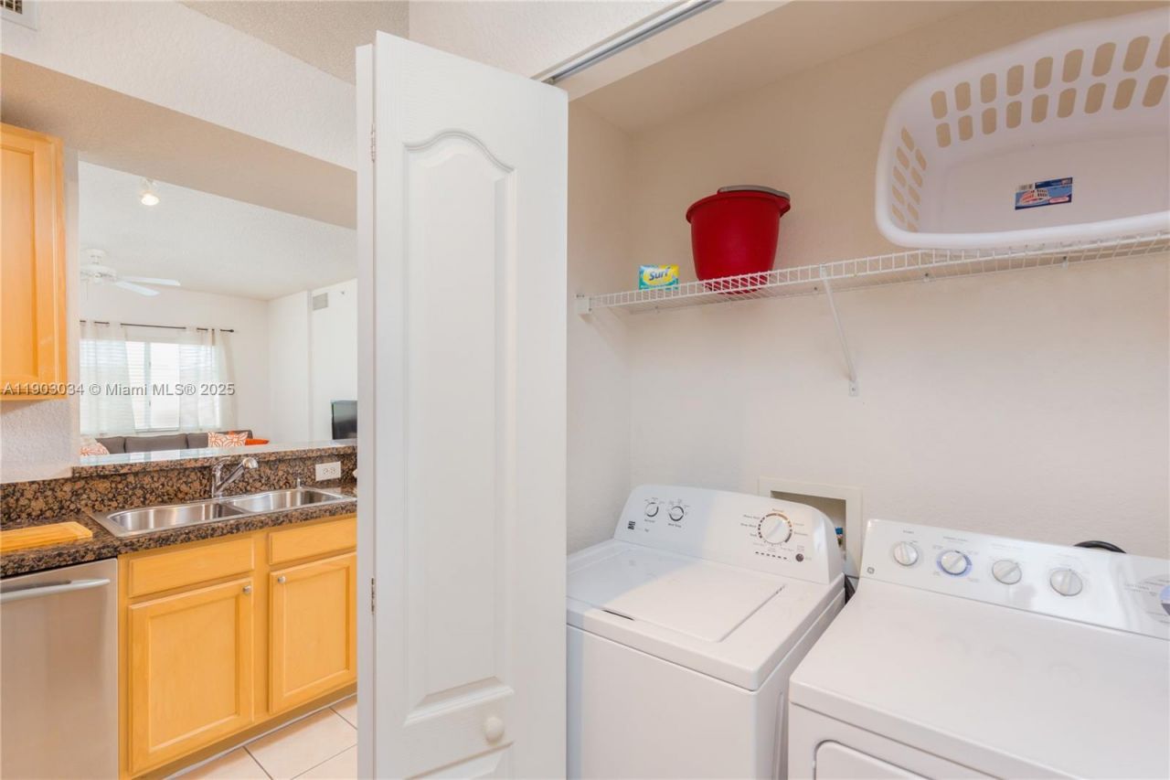 6001 SW 70th St, Unit 610, South Miami, FL 33143 Photo