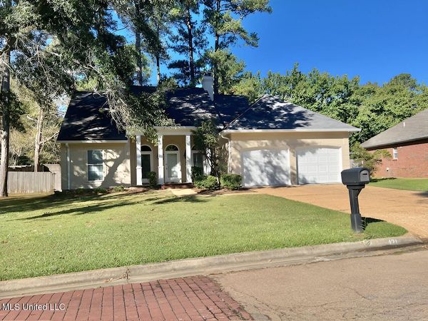 421 Autumn Creek Drive, Ridgeland, MS 39157
