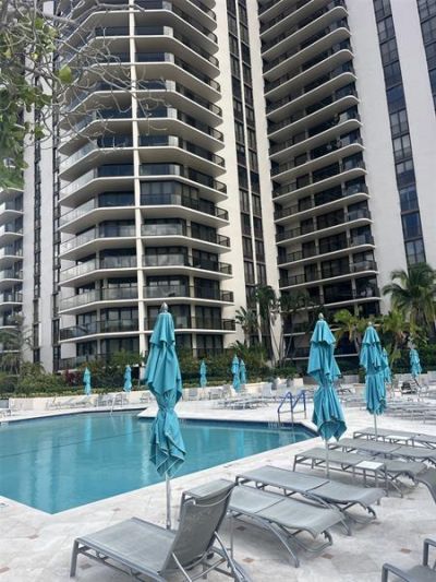 19667 Turnberry Way, Unit 4J, Miami, FL 33180 Photo