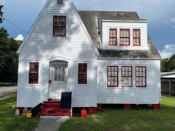 118 N Guegnon Street , Abbeville, LA 70510