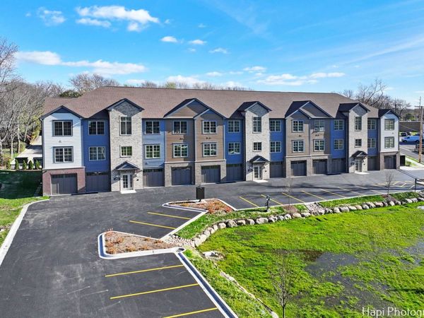 319 S Glendale Avenue, Unit 204, Barrington, IL 60010