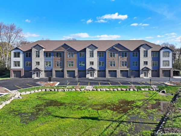 319 S Glendale Avenue, Unit 204, Barrington, IL 60010