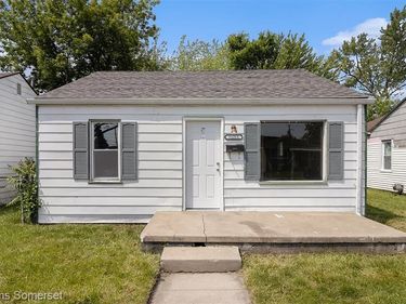 11211 Chalmers Avenue, Warren, MI 48089