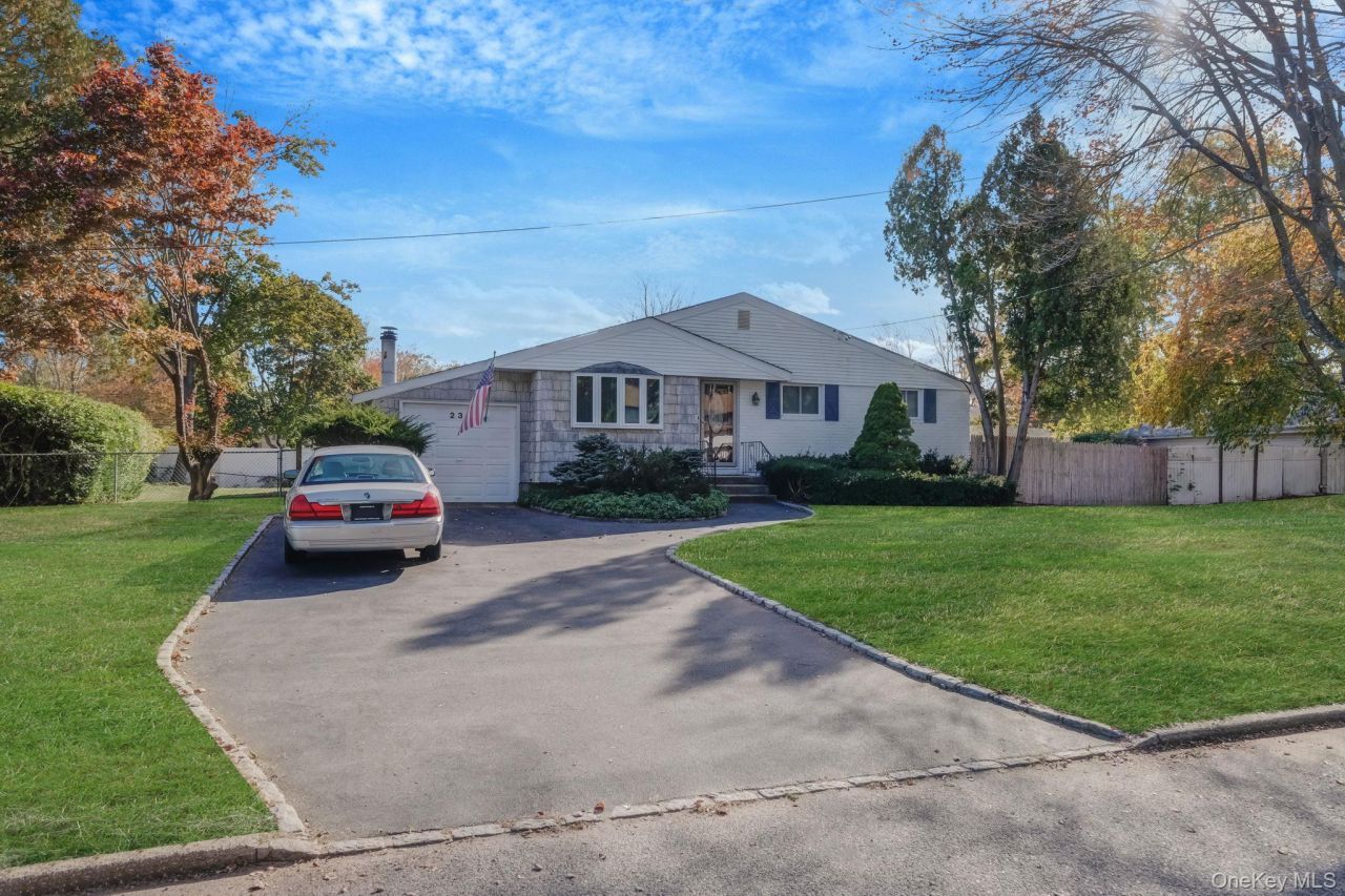 236 New York Avenue, Bay Shore, NY 11706 Main Photo