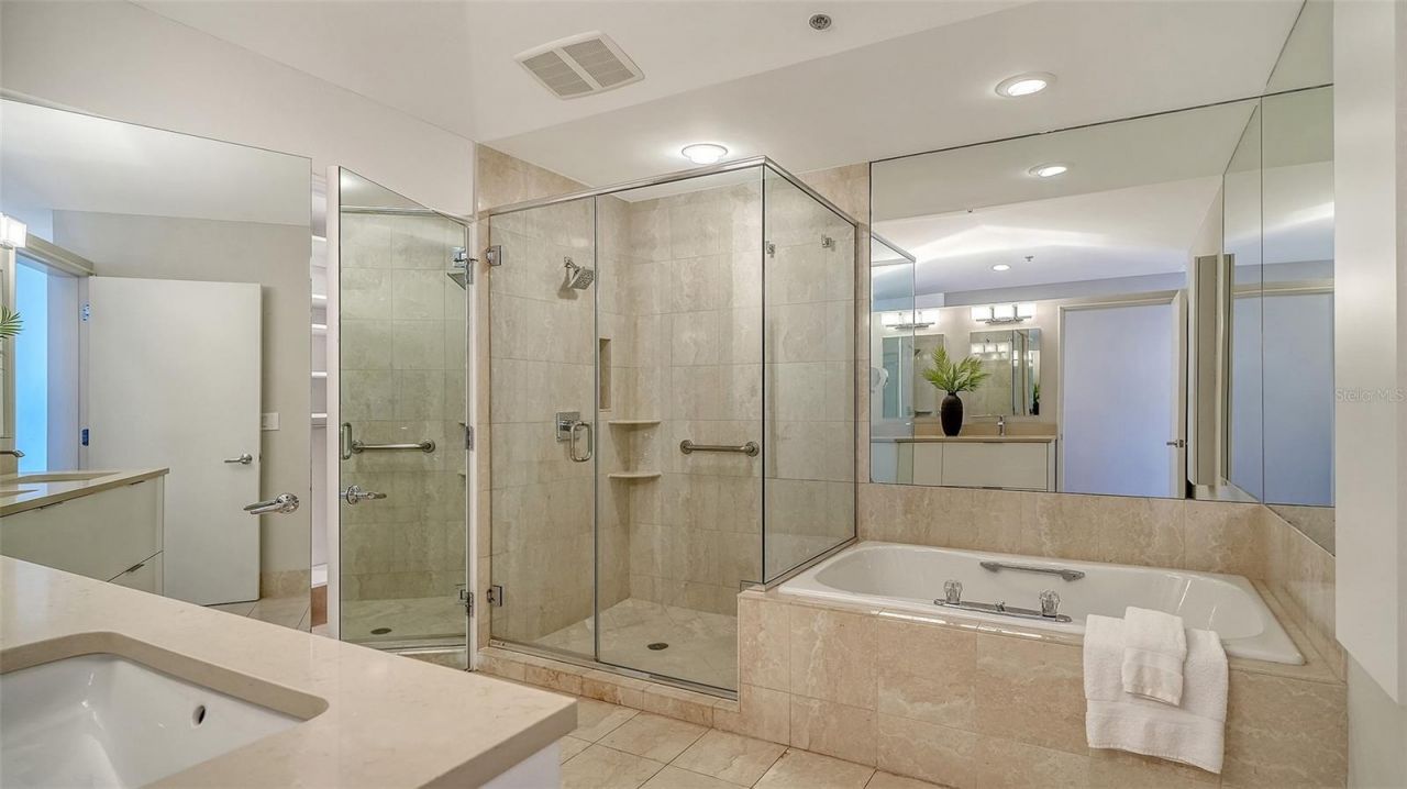 3040 Grand Bay Boulevard, Unit 283, Longboat Key, FL 34228 Photo